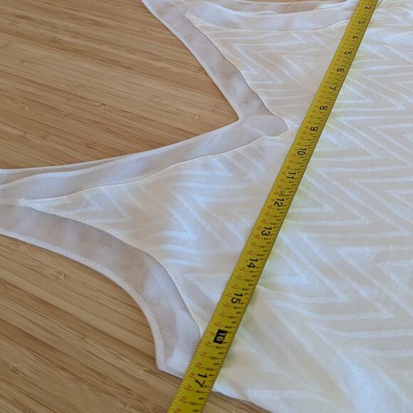 Ted Baker White V-neck Sleeveless Tank Top, size 2/US 6 - Picture 4 of 6